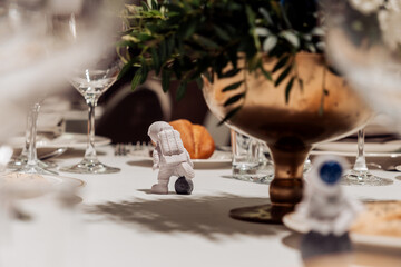 Astronauta en mesa de boda © Andrés Díaz Guerrero