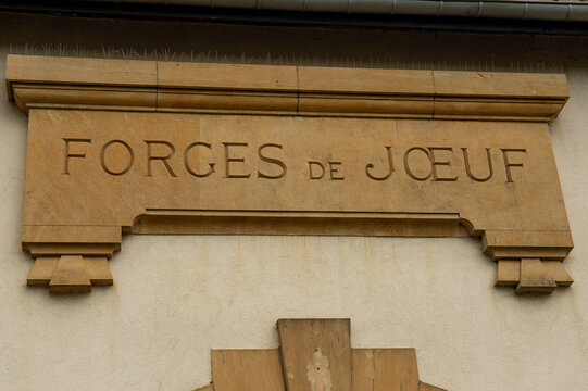 sculpture sur le b&acirc;timent des anciennes forges de Joeuf, en Meurthe et Moselle 