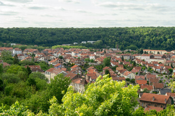 Fototapeta premium Vue générale de la petite ville de Joeuf en Meurthe et Moselle, ancien haut lieu de la sidérurgie connu pour ses forges. 