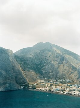 Hidden face of Santorini