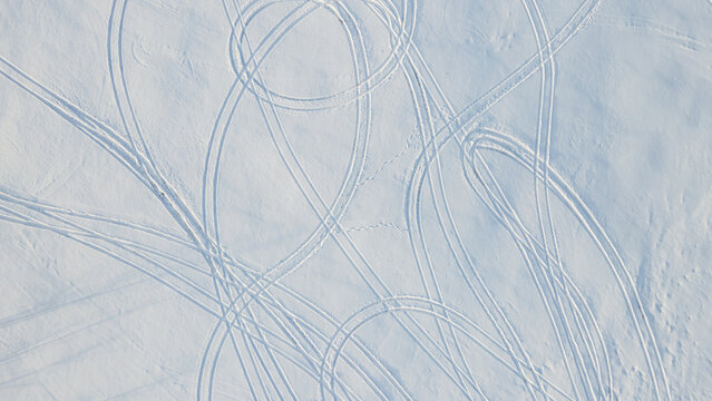 Winding Paths in the Snow Field