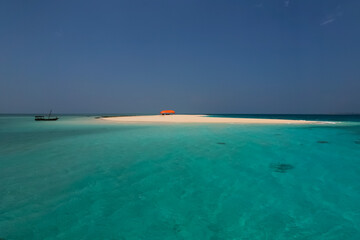 Obraz premium Sand island in the Indian Ocean, Zanzibar, Tanzania