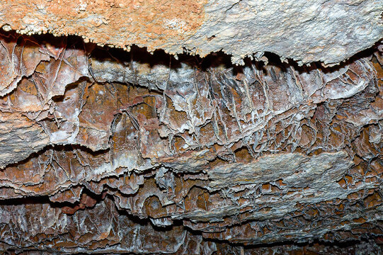 Wind Cave boxwork features