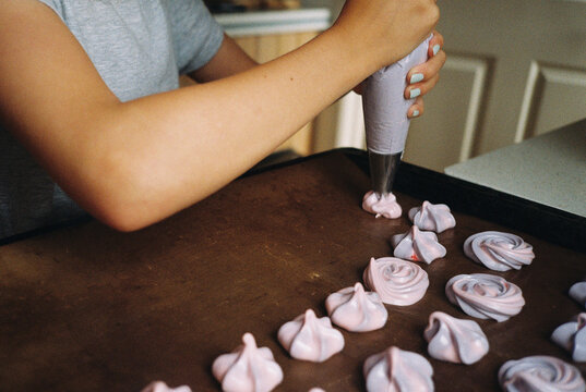 Meringue cookies making process