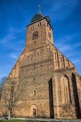 gardelegen, deutschland - frontseite der alten nikolaikirche