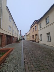 Gehweg mit Strasse und Gebäuden in Brandenburg an der Havel  - Bild von einem Tagesausflug