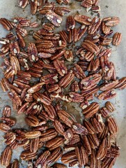 Pecans are a great healthy food for everyone to eat more plants. Both vegan, gluten free and planted based they contain a lot of macro nutrients and a great for gut health.  