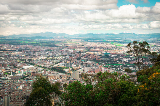 Hermosa fotograf&iacute;a panor&aacute;mica de la ciudad de Bogot&aacute;, Colombia.