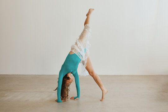 Sport woman doing exercise - Handstand
