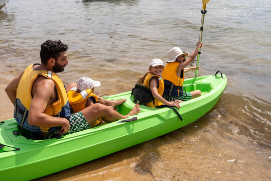 Dad and his children's going a kayak ride.