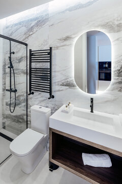 Modern bathroom design with luxurious marble and lighting