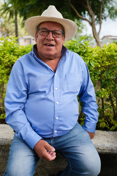 Portrait of an old Latino man