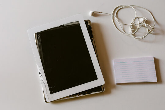  Earbuds and broken screen