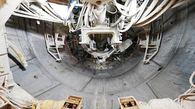 tunnel boring machine
