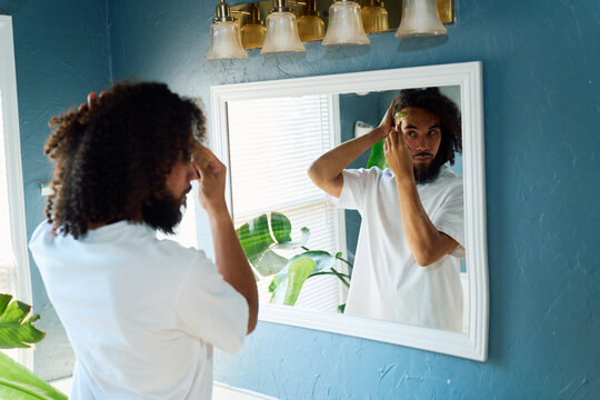 Men&rsquo;s Facial Massage with Jade Roller