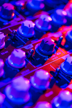 Analog synthesizer