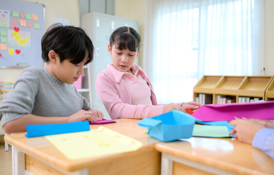 Creativity Class, Teacher and students in the art classroom