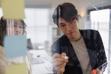 Male and female colleagues brainstorming in meeting