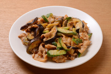茄子と胡瓜と豚肉のピリ辛味噌炒め