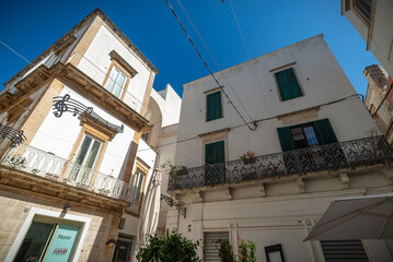 Martina Franca, Puglia, Italia: Vista diurna de la Piazza Plebiscito y la Catedral st. Martín