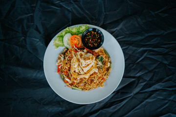 spaghetti with tomato sauce and basil