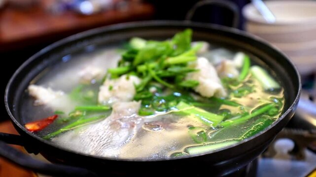 맛있는 한국 음식인 참돔 지리의 모습입니다.