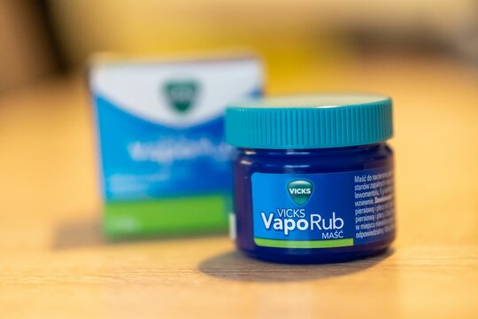 Vicks VapoRub skin cream in a box and jar on a table