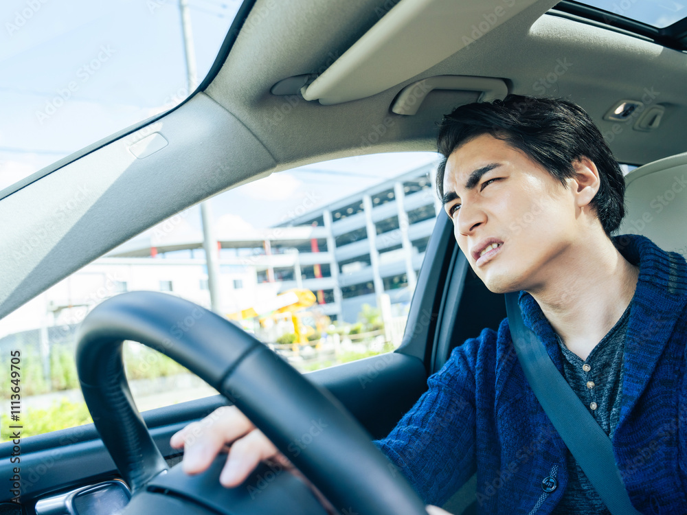 Aufkleber 運転、ドライバー、イライラ、怒る、煽り運転、自動車、危険、クラクション、事故、交通、渋滞、男性、日本人、怒り、急ぐ、スピード、違反、マナー、ルール、運転席、車内、インテリア、ストレス、フラストレーション、困る、トラブル、問題、むかつく、免許、焦り、トイレ難民、ドライブ、長時間、保険、安全、割り込み、車間距離、迷惑、路上駐車、ウィンカー、ハンドル、マイカー、道路、旅行、通勤、若い、あおり運転、規制、
