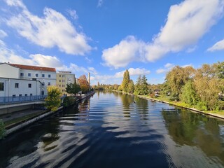 wunderschöner Seeblick von der ''Katzengrabensteig'' - Brücke auf den See in der Altstadt Köpenick (Berlin)