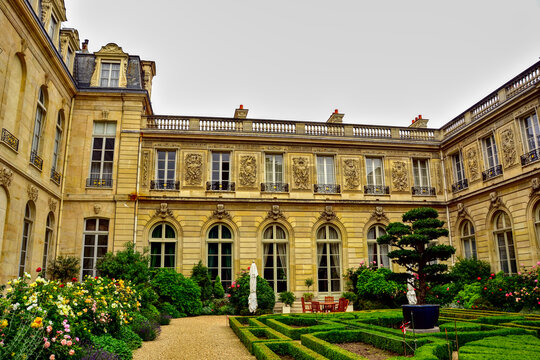 Paris, France - May 31th 2014 : The garden of the &Eacute;lys&eacute;e Palace, the official residence of the President of the French Republic. 