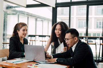 Teamwork Makes the Dream Work: Collaborative Business Meeting 