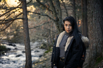 Chica en el Puente de la Angostura (Sierra de Guadarrama)