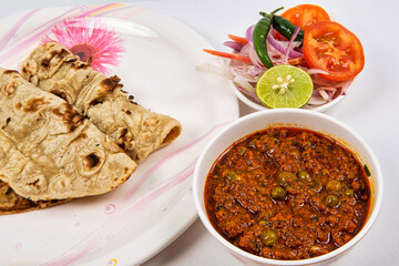 Keema Matar with Tandoori roti