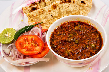 Keema Matar with Tandoori roti