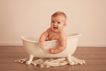 Baby boy 8 month old in bathtub