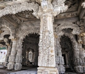 Obraz premium Intricate stone carvings in a historic temple.