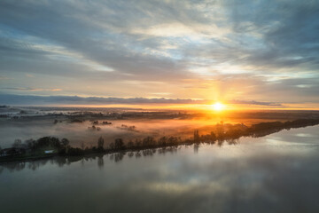 Fototapeta premium Lever de soleil sur la Dordogne