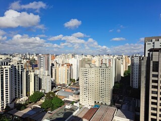 Um lindo dia no bairro de Moema, em São Pàulo, Brasil.
