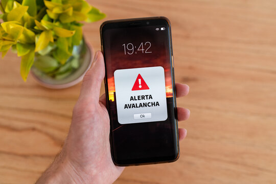 New mobile phone notification in Spanish "Alerta avalancha" meaning "Avalanche alert" in English.