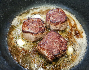 Surf and Turf mit Filetsteak und Hummer