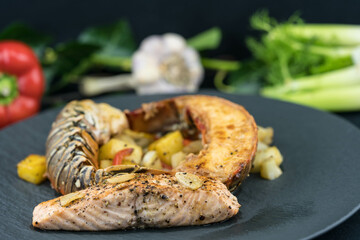 Surf and Turf mit Filetsteak und Hummer