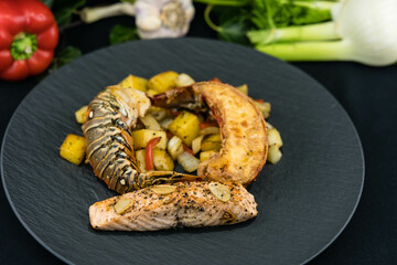 Surf and Turf mit Filetsteak und Hummer