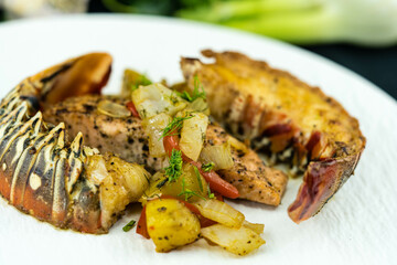 Surf and Turf mit Filetsteak und Hummer