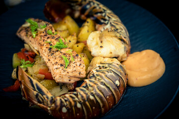 Surf and Turf mit Filetsteak und Hummer