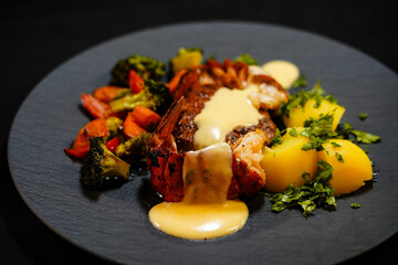 Surf and Turf mit Filetsteak und Hummer