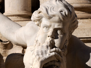 Fototapeta premium trevi fountain under restoration