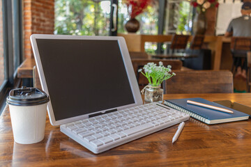 Computers on the desks are set up in the office to be available at all times through the corporate network and the Internet network for the convenience of contacting and collaborating with others.
