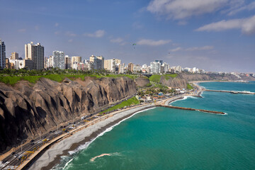 Obraz premium Soaring above La Costa Verde. From this height, you can truly appreciate the stunning blend of ocean blues, rugged cliffs, and city energy that make Miraflores unforgettable. 