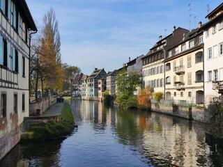 Naklejka premium Strasbourg Alsace maisons colombages canaux