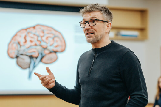 Engaging lecture on neuroscience with visual aids in a classroom setting. Generative AI